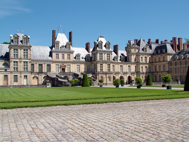 Le Château, Fontainebleau au coulis de fruits rouges Le Château, Fontainebleau au coulis de fruits rouges